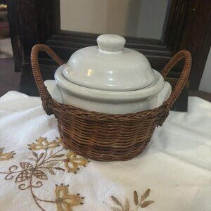 Adorable Vintage MCM Soup Crocs With Lids and Wicker Holding Baskets. Rare Find